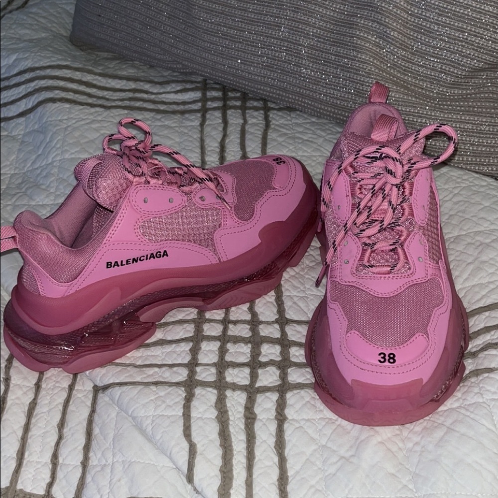 Balanciaga Like new very gently used (worn on time for less than an hour)